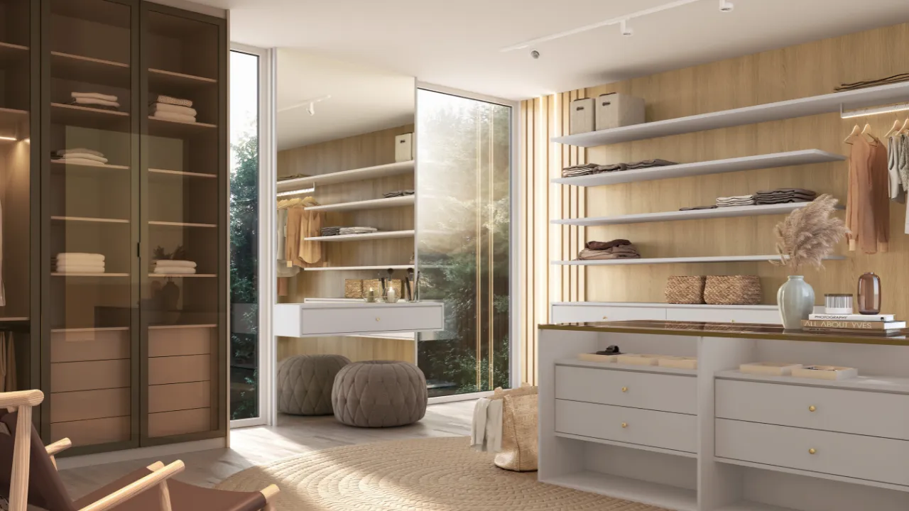 Closet planejado com iluminação embutida